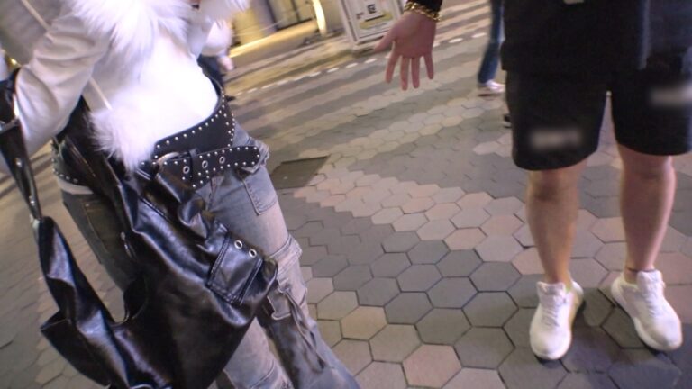【浅草×黒ギャル×童貞殺し】街で見つけた 伝説の100人斬り ギャルをナンパ成功！？最初は普通の女の子っぽい仕草に油断したら地獄wwベッドでは豹変、腰振り爆速&潮吹き連発の最強痴女モード突入！！ マジ軟派、初撮。 2217