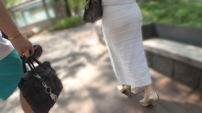 銀座でフェロモン全開のエッチ系お姉さんをナンパしたら、高速騎乗位ピストンで男がヌかれたww クラブのキャストで普段から愛想を振りまく一面にも、セックスが加わるとエロスイッチが壊れ、乱れる淫乱お姉様に変貌！！ マジ軟派、初撮。 2276