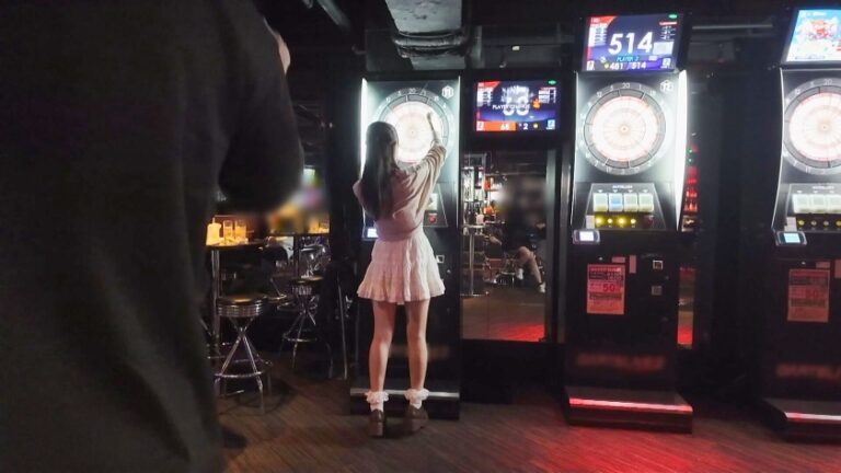 『もっと奥まで入るよ』小悪魔的彼女とダーツで勝負！ダーツは腕前はイマイチだけどセックスの腕前はピカイチ！体位を変える度にアクメアクメアクメ！！男のハートを狙い撃ち！！ マジ軟派、初撮。 2211