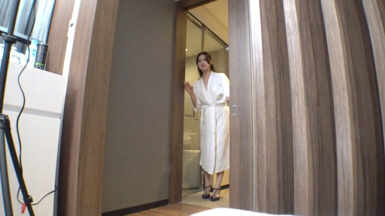 【街角ファッションチェックナンパ】仕事終わりの清楚系ポニーテールOLをキャッチ。彼氏いない歴2年、寂しさを埋めるように乱れていく大人の素顔 マジ軟派、初撮。2297