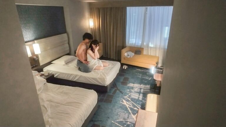 かつて愛した男は職場不倫…だからコッチはマッサージ不倫を決行だッ！！S○Xレスで欲求不満な結婚5年目美女をアロマやオイルでヌルテカオイル食い！！性欲旺盛な美人妻の定点隠し撮りの、本能丸出しのイキ様を見逃すな！！マジ軟派、初撮。 2245 マジ軟派、初撮。 2245