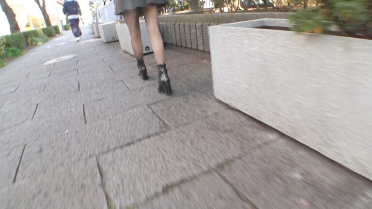 マジ軟派、初撮。 2186 「ちょっとだけMです…」と自分の性を否定するエキゾチッククールドM美女と豪快SEX！！美容家美容師という、美しさの化身となった女のふしだらな姿をご覧あれ！！セクシーなデカ尻に顔を埋め、デカ尻肉が滴り落ちる愛液を啜りながらの貪りクンニ！！フェミニンで扇情敵なケツにちんぽを突き刺し、尻肉地震バックで大痙攣絶頂！！