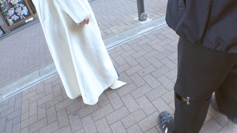 マジ軟派、初撮。 2175 黒髪ロングの清楚系美女は実はドスケベ筋肉女子！三人の経験人数を暴露&濃密筋トレSEXで理性崩壊！高速ピストンに汗だくビチャビチャで顔赤くなる姿がエロすぎる！！