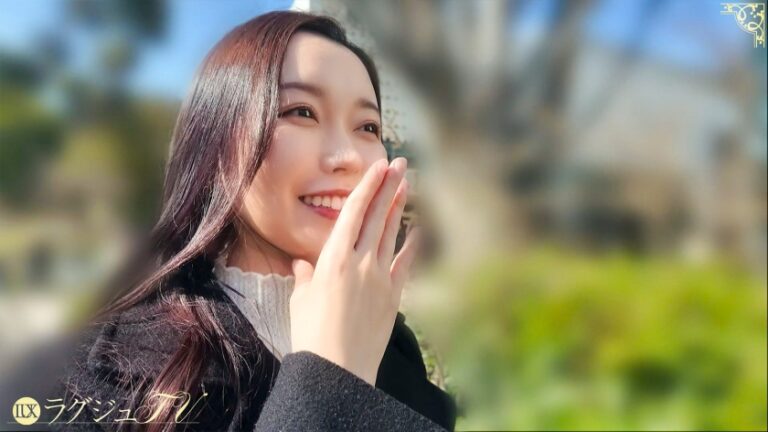 【清楚な顔してド変態】セックスレスに飢えた美人妻が、感度爆発で「奥好き！ヤバいっ！」連呼絶頂。「昔、現場で何人かと…♪」複数プレイの過去を持つ38歳専業主婦が、欲求不満の肉体をオイルまみれにして我を忘れてイキ乱れる！ ラグジュTV 1884