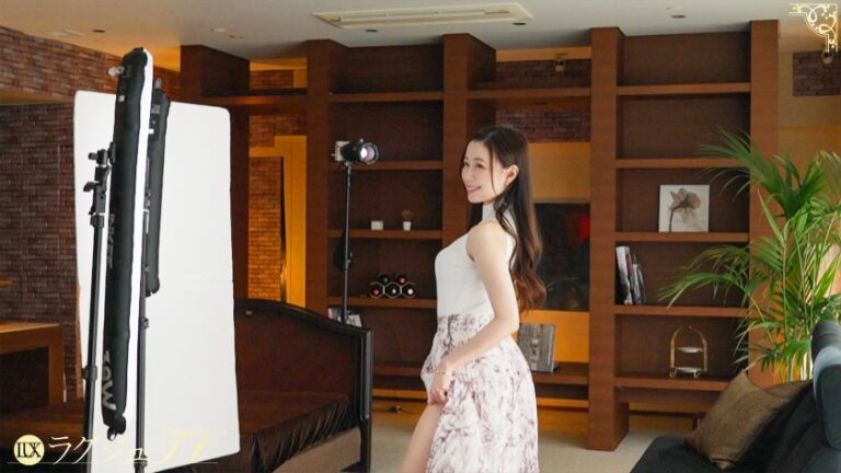 【清楚な顔してド変態】セックスレスに飢えた美人妻が、感度爆発で「奥好き！ヤバいっ！」連呼絶頂。「昔、現場で何人かと…♪」複数プレイの過去を持つ38歳専業主婦が、欲求不満の肉体をオイルまみれにして我を忘れてイキ乱れる！ ラグジュTV 1884